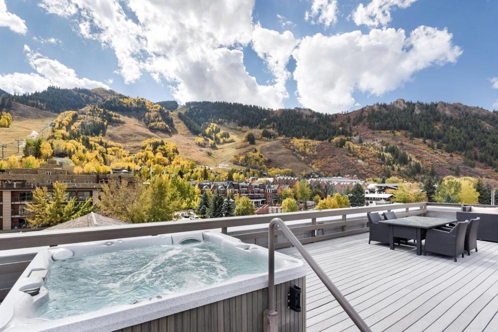 Independence Square 202, Hotel Room Over-Looking The Mall And Aspen Mountain ภายนอก รูปภาพ